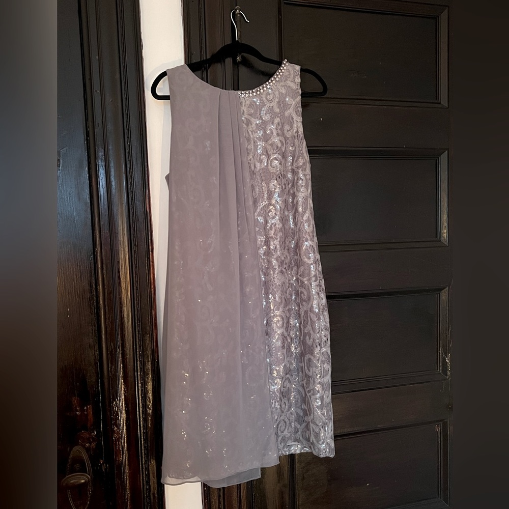 Silver cocktail dress w/chrome pearl collar & asymmetrical chiffon accent 🪄🪩💫